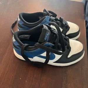 Sz 11c Nike Low Dunks
